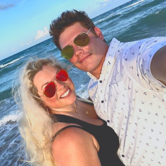 Meet your Posher, Leah - Picture 3 of 4